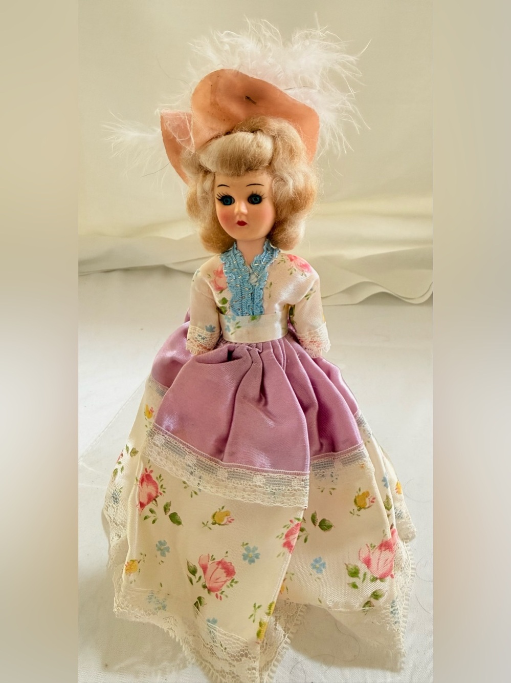 Vintage Doll Of The World Collection 1960s 1970s Sleepy Eyes Removable Shoes 7.5